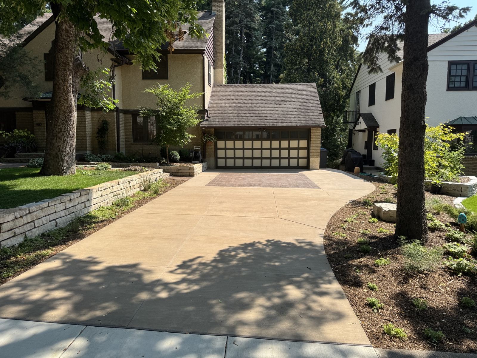 Colored Driveway with Border